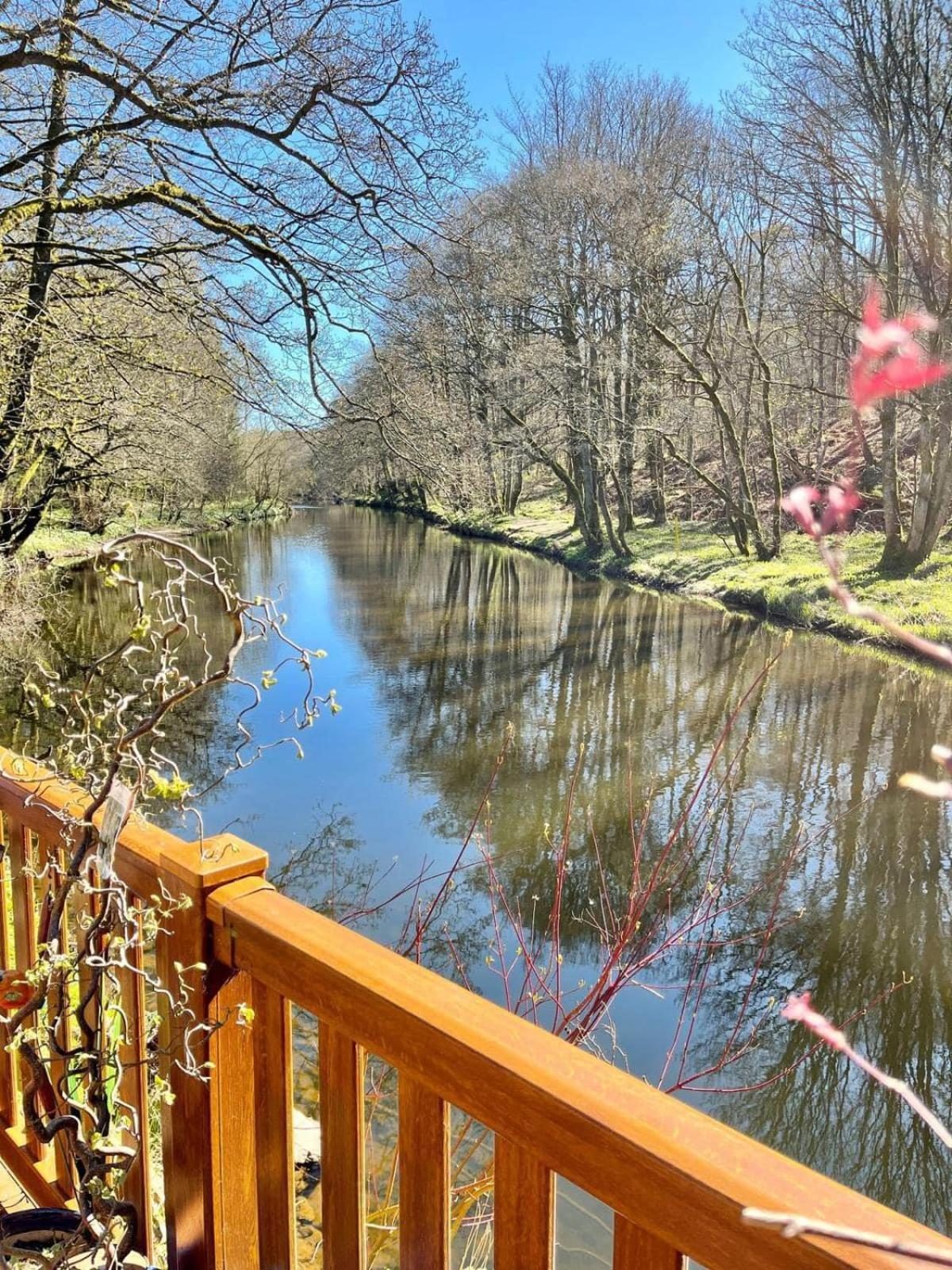Riverbank Lodge 달러 외부 사진