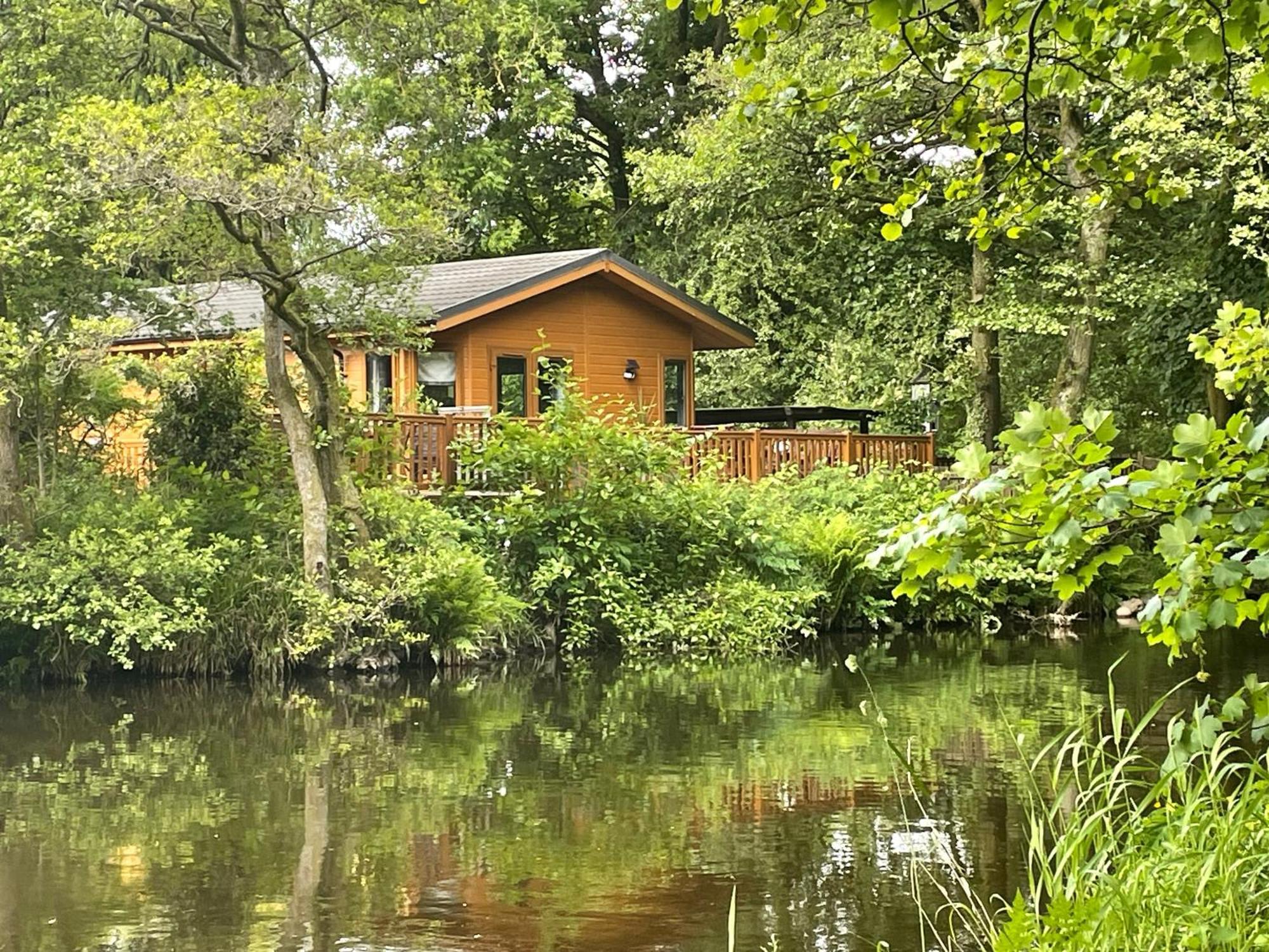 Riverbank Lodge 달러 외부 사진